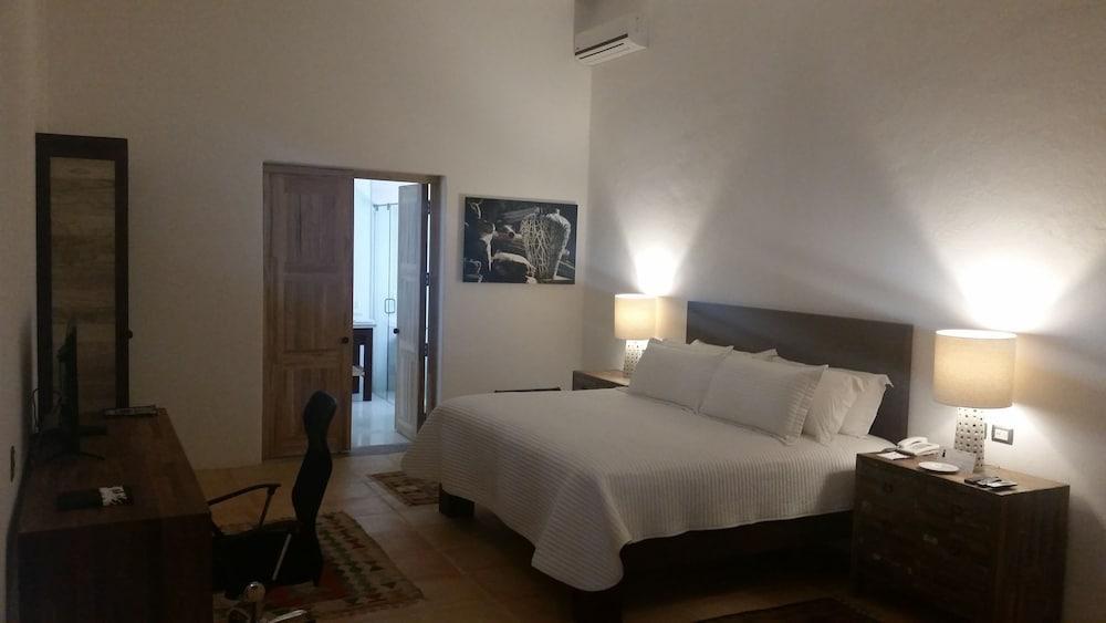 Hotel Boutique Casareyna Puebla Kültér fotó A room at the hotel