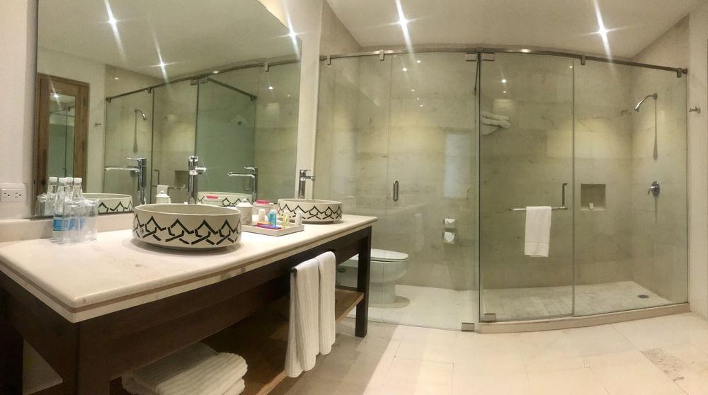 Hotel Boutique Casareyna Puebla Kültér fotó Bathroom at the hotel