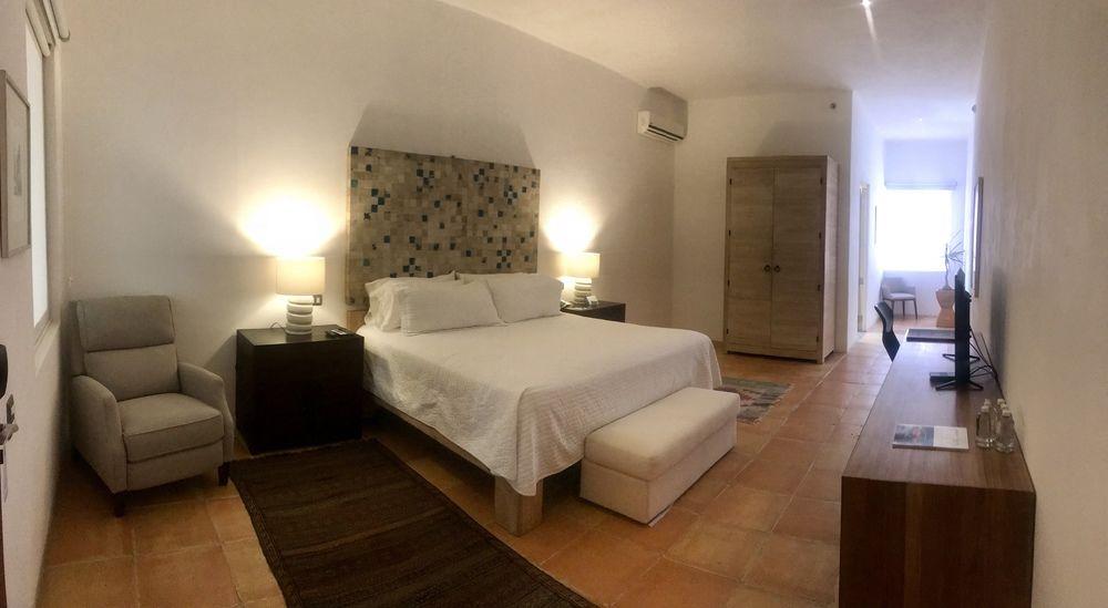 Hotel Boutique Casareyna Puebla Kültér fotó A bedroom at the hotel