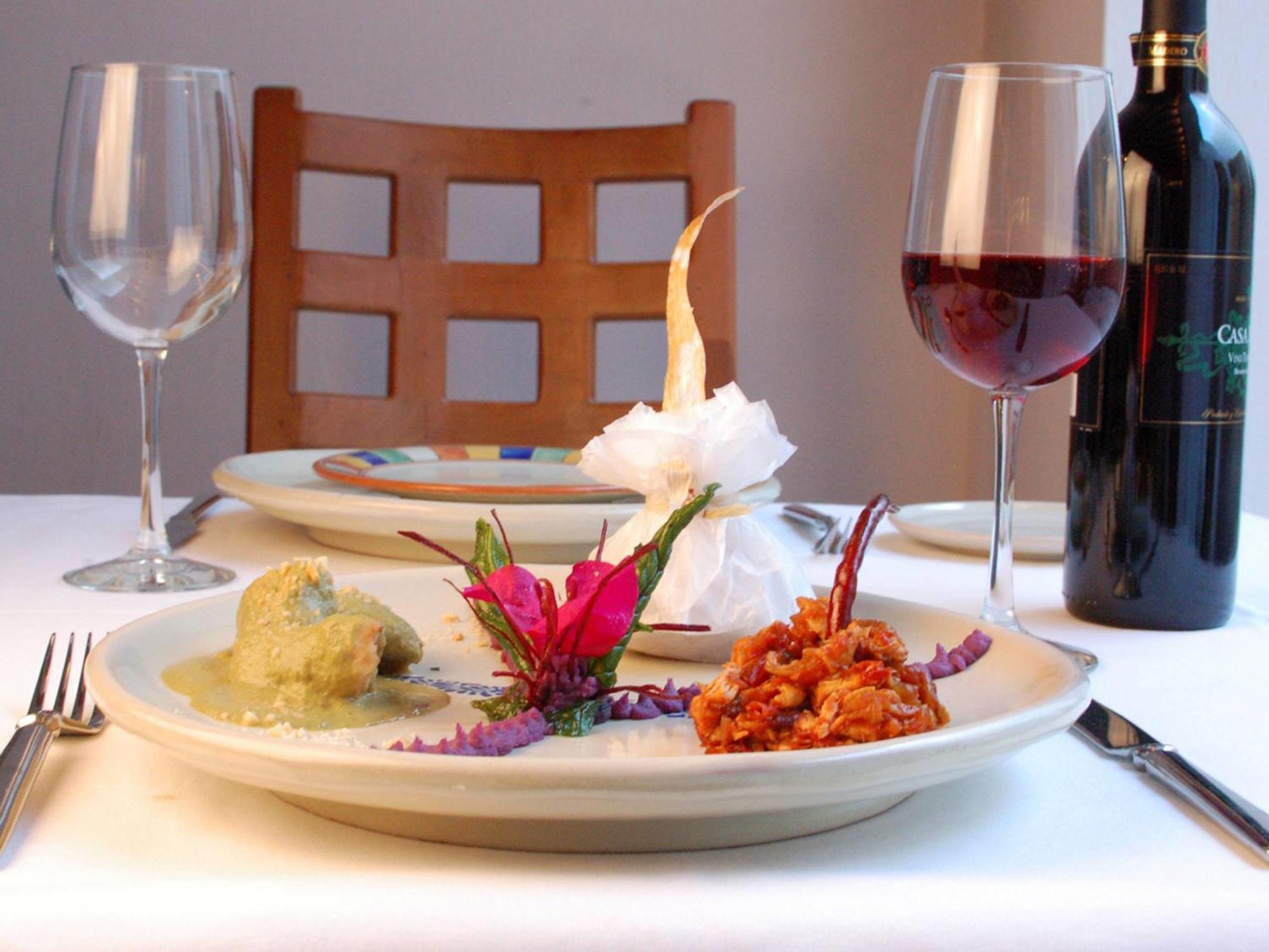 Hotel Boutique Casareyna Puebla Kültér fotó A meal at a restaurant