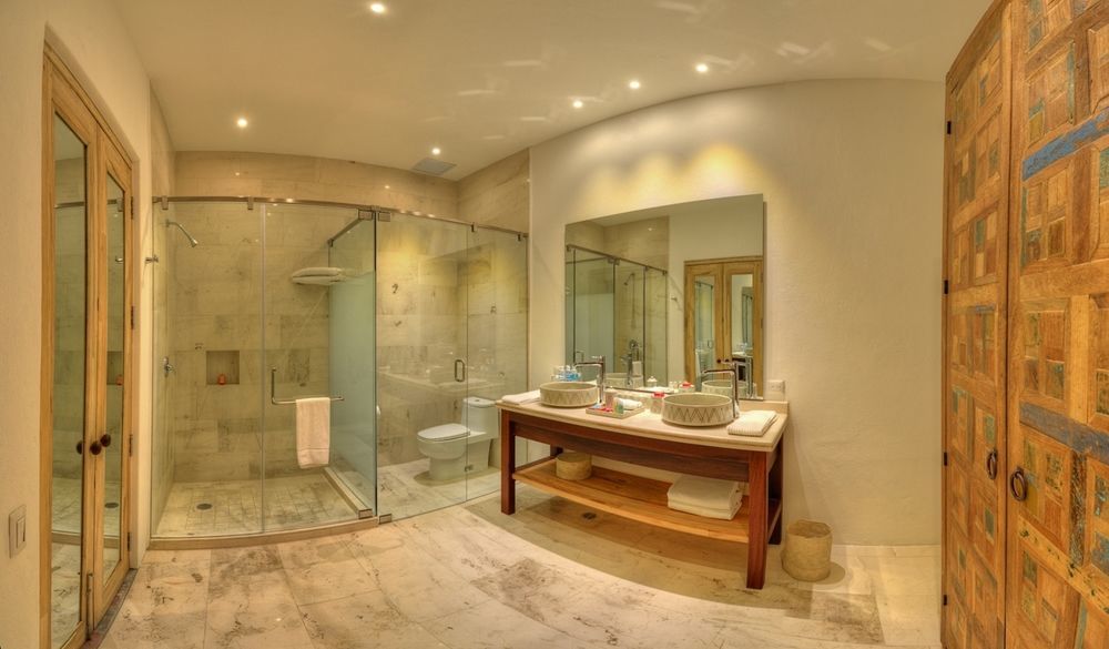 Hotel Boutique Casareyna Puebla Kültér fotó A bathroom with a shower enclosure